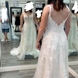 Beautiful size 8 wedding dress